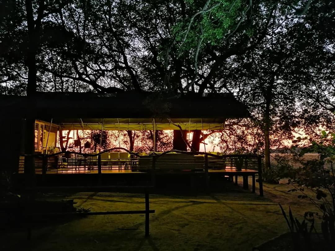 Askiesbos - Samochima Bush Camp Shakawe Buitenkant foto